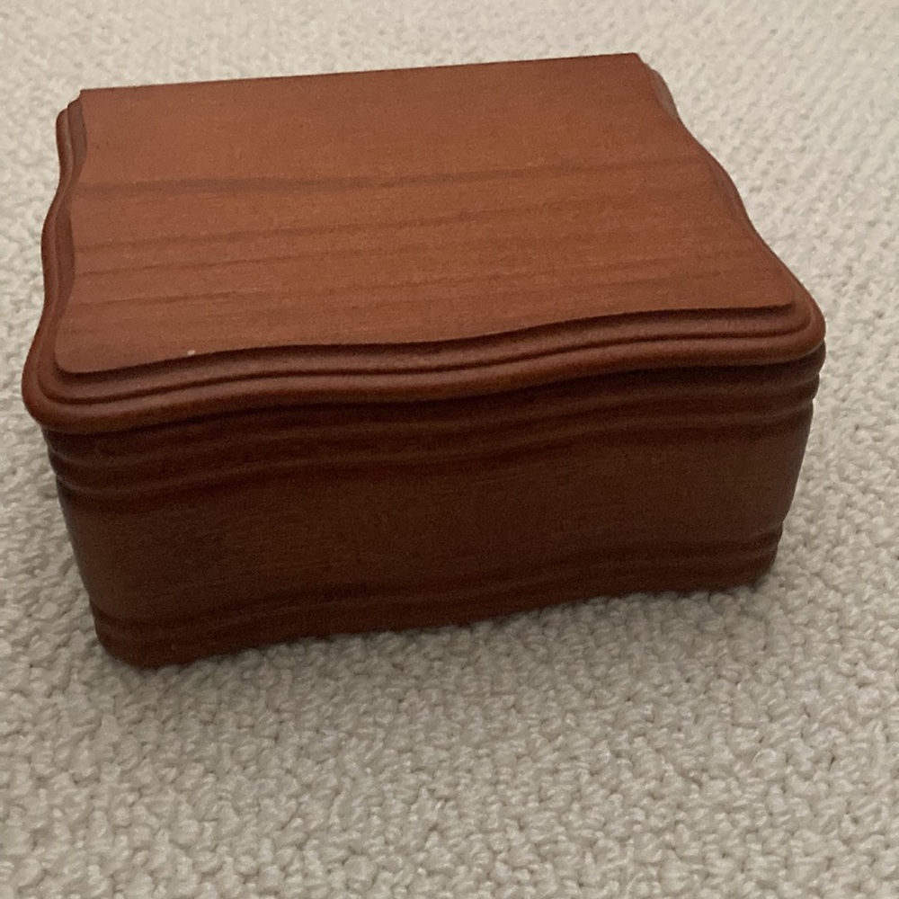 Wooden jewelry box